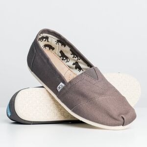 NWT Toms Classic Canvas Shoes